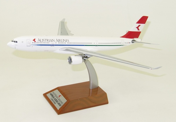 A330-200 (Austrian Airlines) OE-LAM With Stand IF3320217