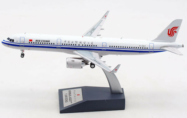 Airbus A321neo Air China B-1067 with stand AV2020