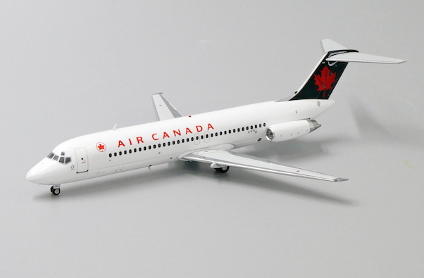 Douglas DC9-32 Air Canada C-FTLL With Stand XX2219