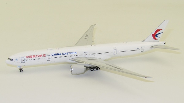 Boeing 777-300ER China Eastern B-7882 11585