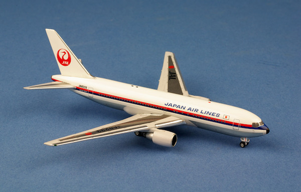 B767-200 (JAL, Japan Air Lines o/c) JA8233 AC419442