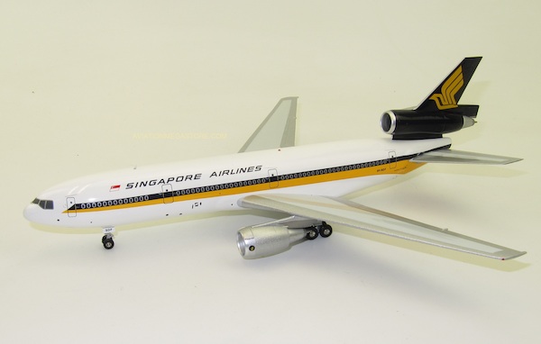 Douglas DC10-30 Singapore Airlines 9V-SDF With Stand WB-DC10-3-008