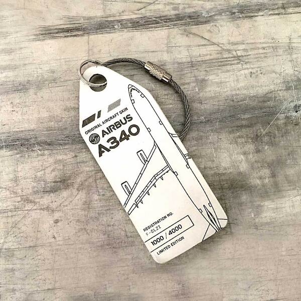 Keychain made of real aircraft skin: Airbus A340 Air France F-GLZI 4260411670827
