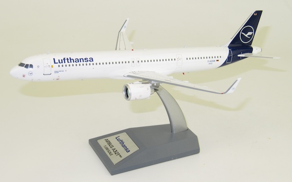 Airbus A321neo Lufthansa D-AZAM With Stand JF-A321-002