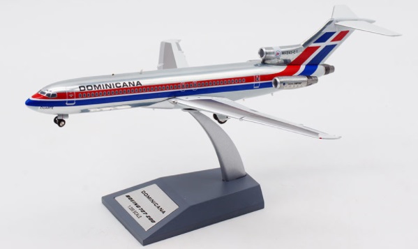 Boeing 727-200 Dominicana HI-242-CT with stand EAV242CT