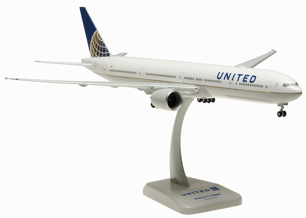 B777-300ER (United Airlines) with stand and gears HG10567