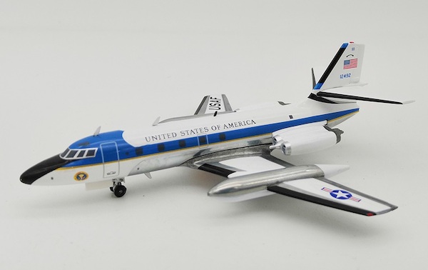 Lockheed C140B Jetstar (United States of America, US Air Force) 61-2492 with stand IF140USA0119P