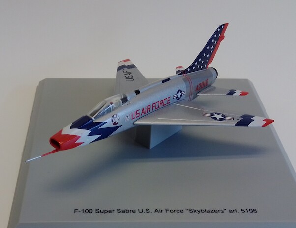 North American F-100 Super Sabre USAF Skyblazers 42010 5196