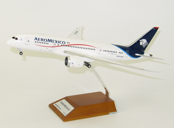B787-8 (AeroMexico) N965AM With Stand XX2487