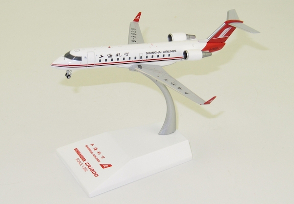 Canadair CRJ200ER (Shanghai Airlines) B-3020 With Stand LH2190