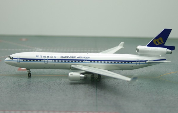 MD11 (Mandarin Airlines) B-152 11018