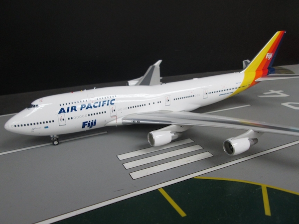 LIMITED EDITION Details about   JFOX JF7474047 1/200 AIR PACIFIC B747-400 DQ-FJK WITH STAND