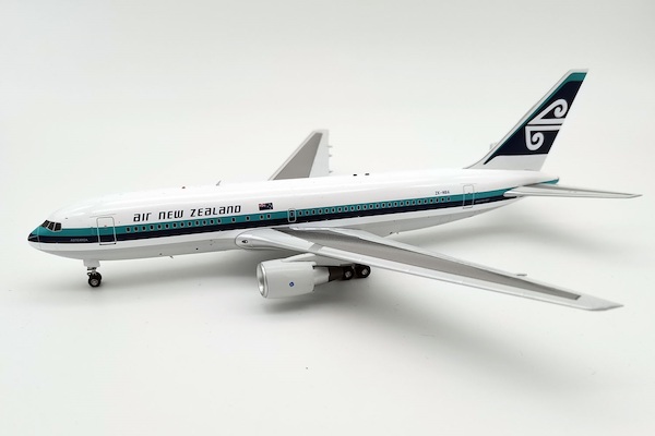 Boeing 767-300 Air New Zealand ZK-NBA With Stand IF762NZ1220