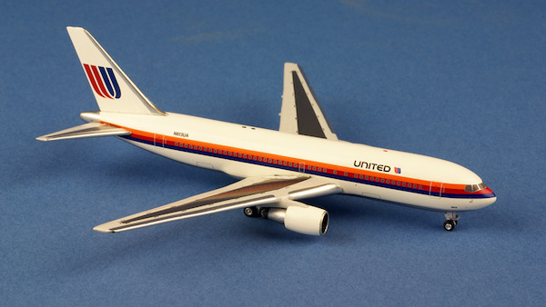 Boeing 767-200 United Airlines N613UA AC419403