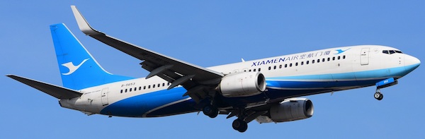 Boeing B737-800 Xiamen Airlines B-5653 With Stand AV2015