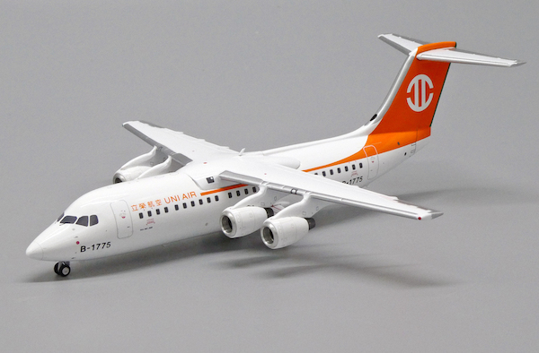 BAE146-300 Uni Air B-1775 With Stand D2UIA775