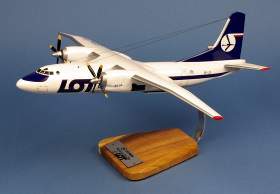 Antonov An24B (LOT Polish Airlines) SP-LTL VF172