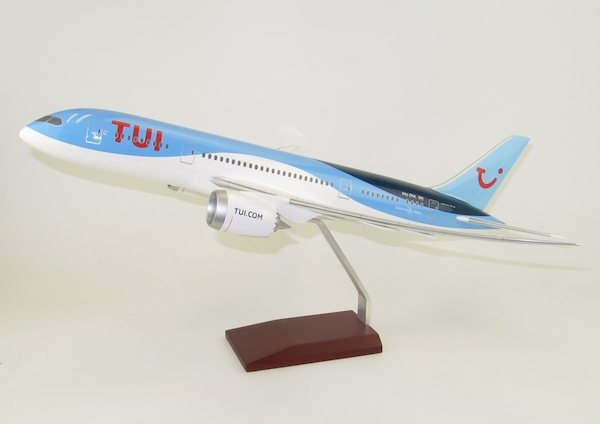 Boeing 787-8 Dreamliner TUI PH-TFK PA100