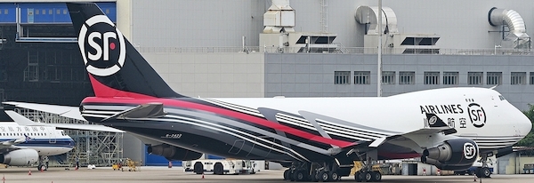 B747-400ERF (SF Airlines) B-2422 With Stand XX2221