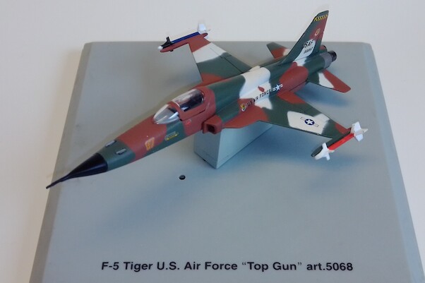 Northrop F-5 Tiger USAF Top Gun 00897 5068