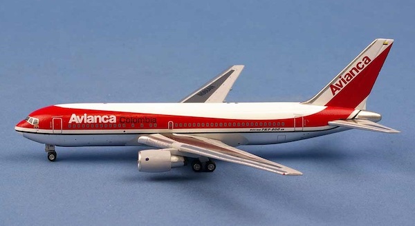 Boeing 767-200 Avianca Colombia N988AN  AC411003