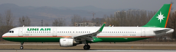 A321 (Uni Air) B-16210 With Stand LH2096