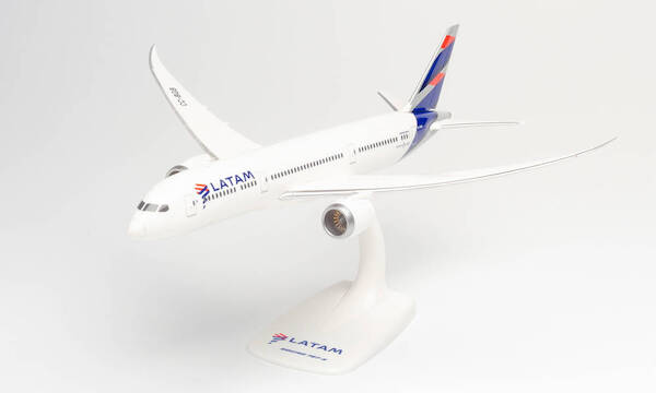 Boeing 787-9 Dreamliner LATAM 612692