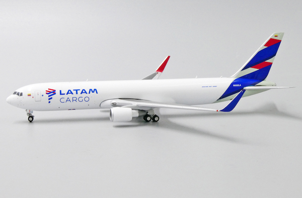 Boeing 767-300F(ER) LATAM Cargo N532LA With Antenna XX4245