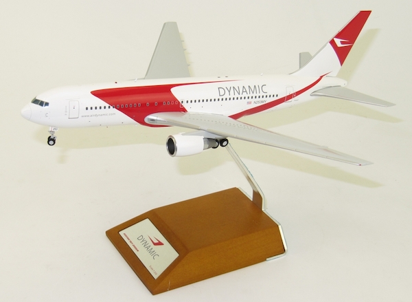 B767-200 (Dynamic Airways) N253MY with Stand LH2020
