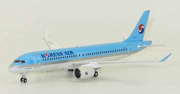 Bombardier CS300 (Korean Air) HL8092 With Stand PX2194