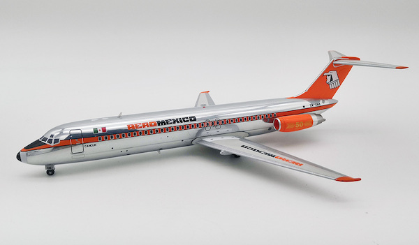 DC9-32 (AeroMexico) XA-AMA polished with stand IF930AM1218P