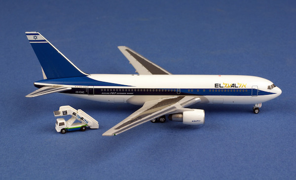 B767-200 (El Al Israel) 4X-EAC + stairs AC419440