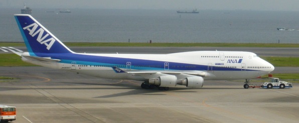 Boeing 747-400 ANA