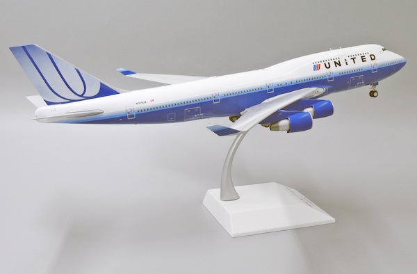 Boeing B747-400 United Airlines N104UA With Stand XX2266