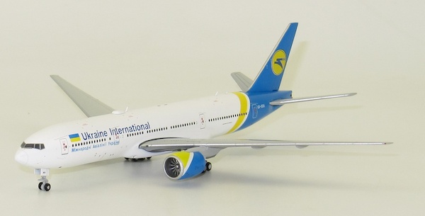 B777-200ER (Ukraine International Airlines) UR-GOA w/Antenna LH4072