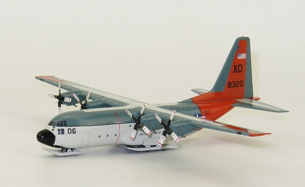 Hercules LC-130F / L282 (US Navy, XD-06) With Stand LIMITED 96pcs IF1300717