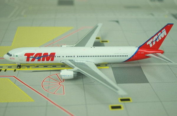 B767-300ER (TAM) PT-MSQ 10619