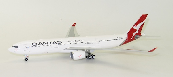 A330-300 (Qantas) VH-OPJ 100048