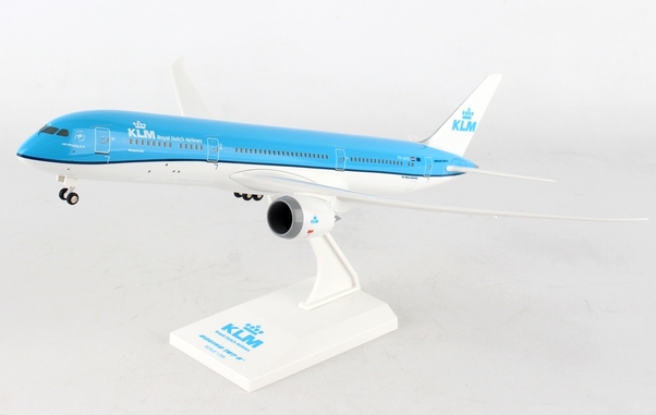 Boeing B787-9 KLM PH-BHD w/gear SKR945