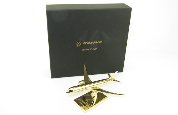 Metal Desk Model Boeing 787-10 Gold Chrome LUM03