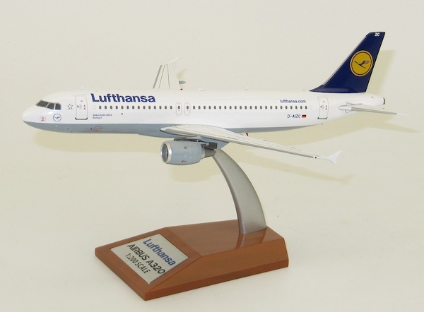 A320-214 (Lufthansa) D-AIZC With Stand WB-A320-001