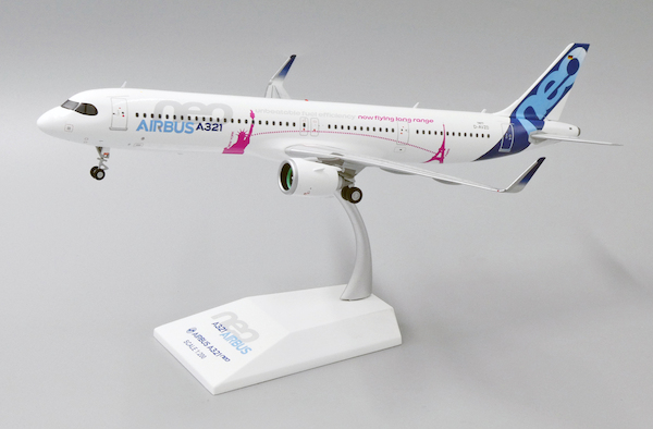 Airbus A321neo LR Airbus Industrie house colours D-AVZO With Stand LH2212