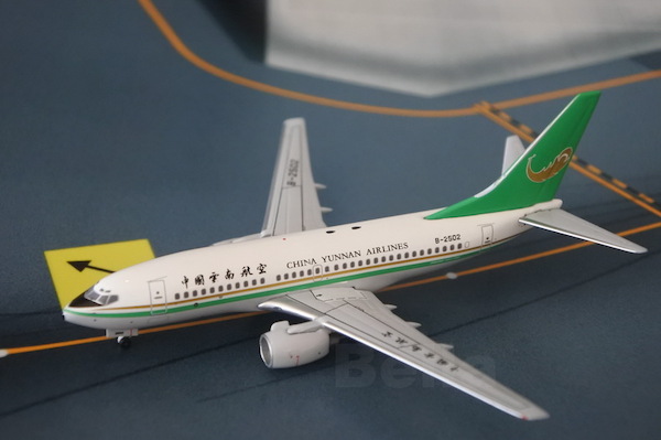Boeing 737-700 (China Yunnan Airlines) B-2502 PMB-2502