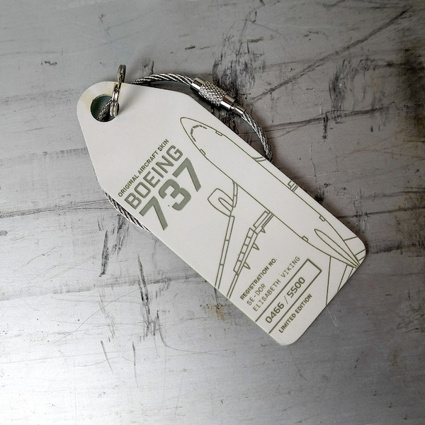Keychain made of real aircraft skin: B737 SE-DOR 4260411670483