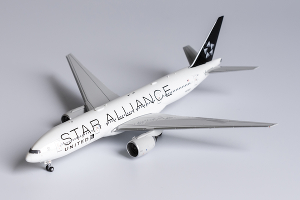 Boeing 777-200ER United Airlines Star Alliance N77022  72001