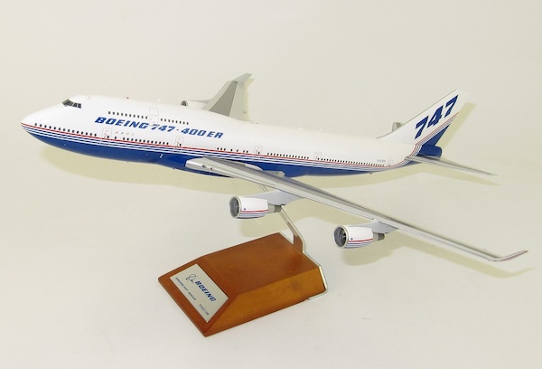 Hogan Wings 8416 Boeing 747-400 1:500 House Color 