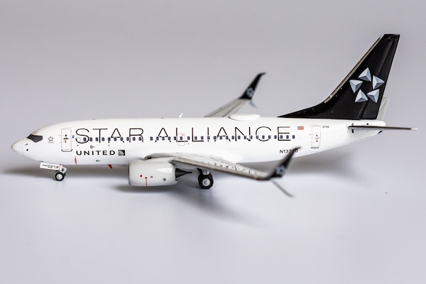 Boeing 737-700 United Airlines N13720 Star Alliance 77005