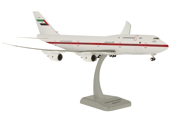 B747-8 (United Arab Emirates) Snap fit with stand and gears HG11090