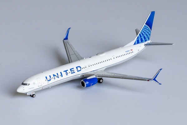 Boeing 737-900ER United Airlines N38417 79006