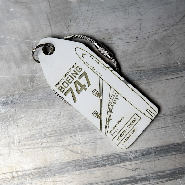 Keychain made of real aircraft skin: B747 B-HUI 4260411670452W